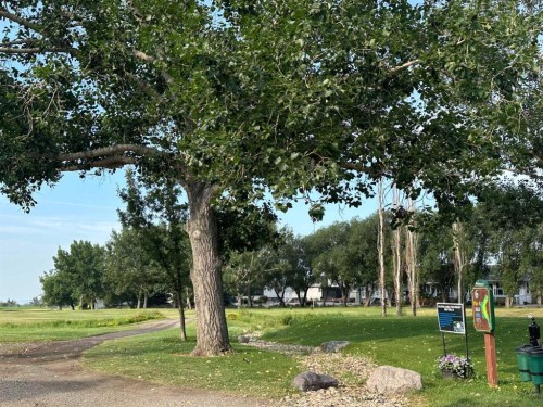 201-1 Chinook Crescent West, Claresholm, AB - Outdoor