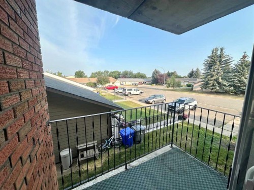 201-1 Chinook Crescent West, Claresholm, AB - Outdoor With Balcony With Exterior