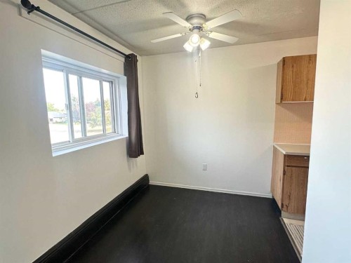201-1 Chinook Crescent West, Claresholm, AB - Indoor Photo Showing Other Room
