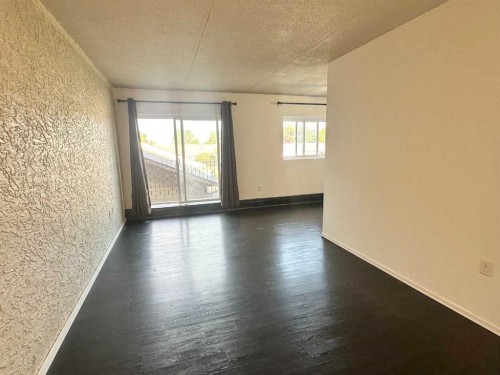 201-1 Chinook Crescent West, Claresholm, AB - Indoor Photo Showing Other Room