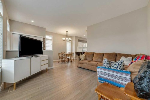 809 Greywolf Run North, Lethbridge, AB - Indoor Photo Showing Living Room