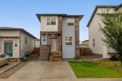 809 Greywolf Run NORTH Lethbridge, AB T1H 7G2
