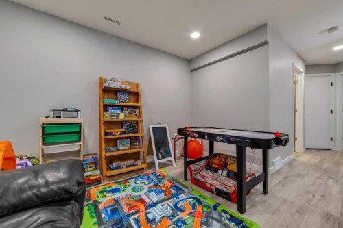 809 Greywolf Run North, Lethbridge, AB - Indoor