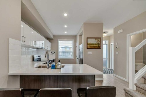 809 Greywolf Run North, Lethbridge, AB - Indoor Photo Showing Kitchen With Upgraded Kitchen