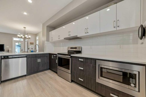 809 Greywolf Run North, Lethbridge, AB - Indoor Photo Showing Kitchen With Upgraded Kitchen