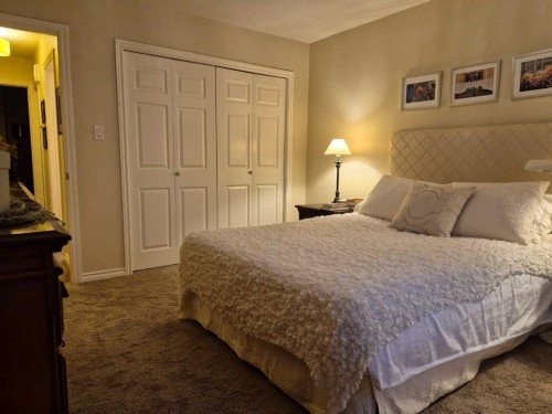 45 Sunridge Boulevard West, Lethbridge, AB - Indoor Photo Showing Bedroom