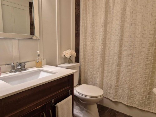 45 Sunridge Boulevard West, Lethbridge, AB - Indoor Photo Showing Bathroom