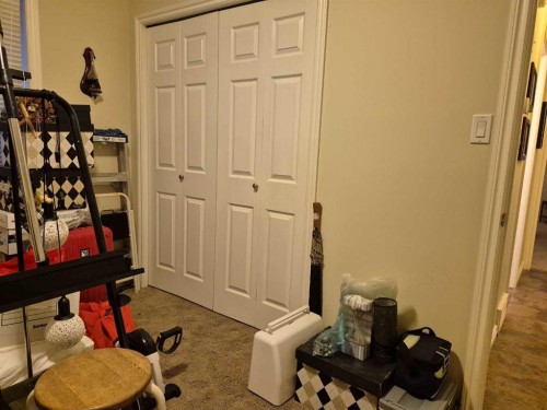 45 Sunridge Boulevard West, Lethbridge, AB - Indoor Photo Showing Other Room