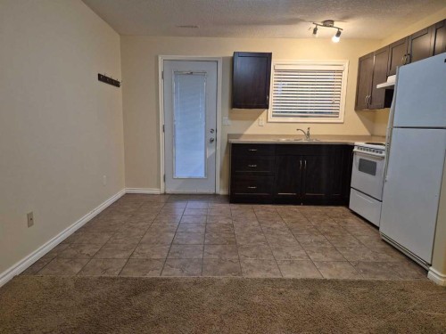 45 Sunridge Boulevard West, Lethbridge, AB - Indoor Photo Showing Kitchen