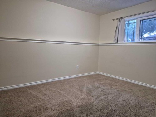45 Sunridge Boulevard West, Lethbridge, AB - Indoor Photo Showing Other Room