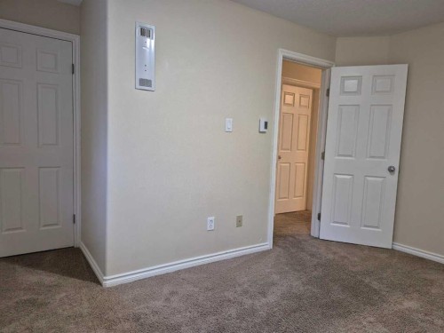 45 Sunridge Boulevard West, Lethbridge, AB - Indoor Photo Showing Other Room
