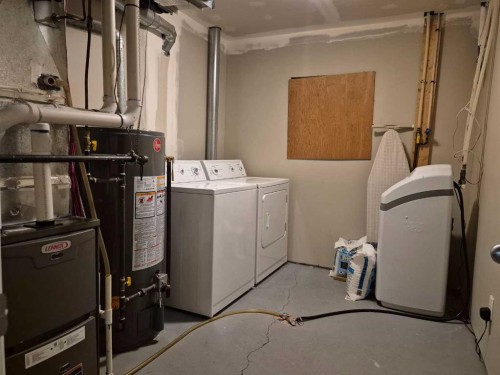45 Sunridge Boulevard West, Lethbridge, AB - Indoor Photo Showing Laundry Room