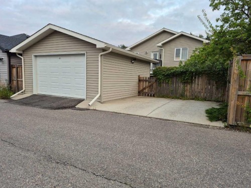 45 Sunridge Boulevard West, Lethbridge, AB - Outdoor