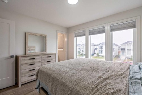 270 Grassland Boulevard West, Lethbridge, AB - Indoor Photo Showing Bedroom