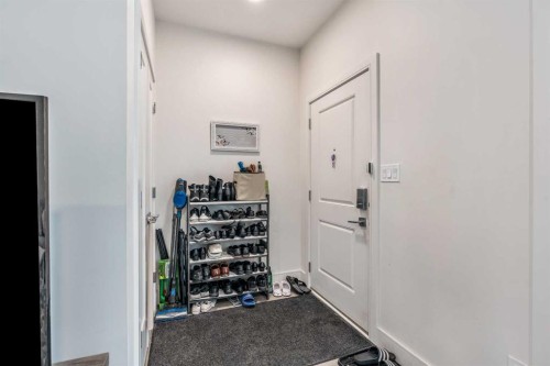 270 Grassland Boulevard West, Lethbridge, AB - Indoor Photo Showing Other Room