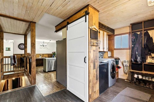 94079 113 Range Road, Bow Island, AB - Indoor Photo Showing Laundry Room