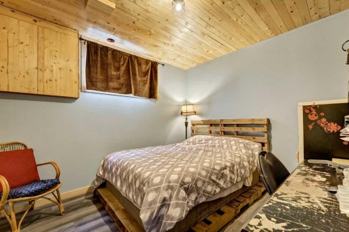 94079 113 Range Road, Bow Island, AB - Indoor Photo Showing Bedroom