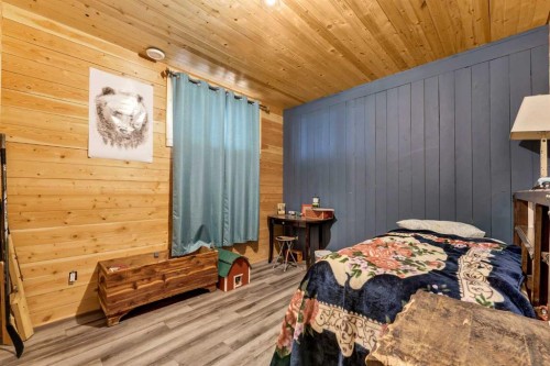 94079 113 Range Road, Bow Island, AB - Indoor Photo Showing Bedroom
