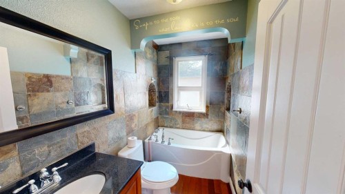1129 20 Street South, Lethbridge, AB - Indoor Photo Showing Bathroom