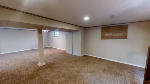 1129 20 Street South, Lethbridge, AB - Indoor Photo Showing Other Room