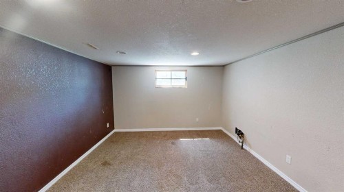 1129 20 Street South, Lethbridge, AB - Indoor Photo Showing Other Room