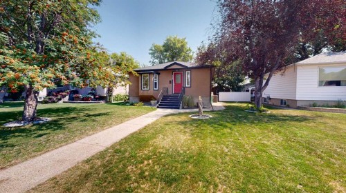1129 20 Street South, Lethbridge, AB - Outdoor