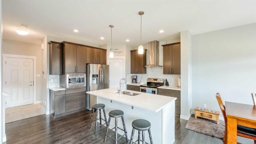 291 Northlander Bend West, Lethbridge, AB - Indoor Photo Showing Kitchen With Stainless Steel Kitchen With Upgraded Kitchen