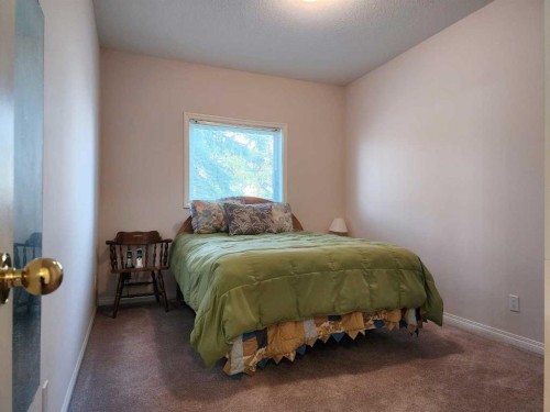 102-6 Skyline Crescent, Claresholm, AB - Indoor Photo Showing Bedroom