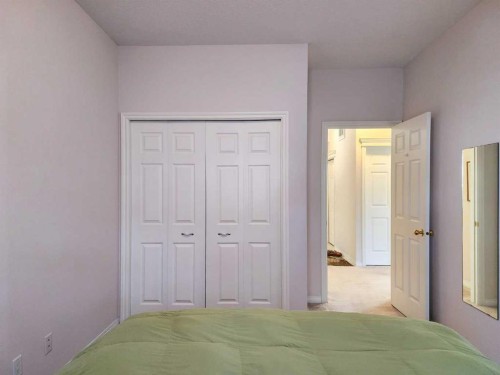 102-6 Skyline Crescent, Claresholm, AB - Indoor Photo Showing Bedroom