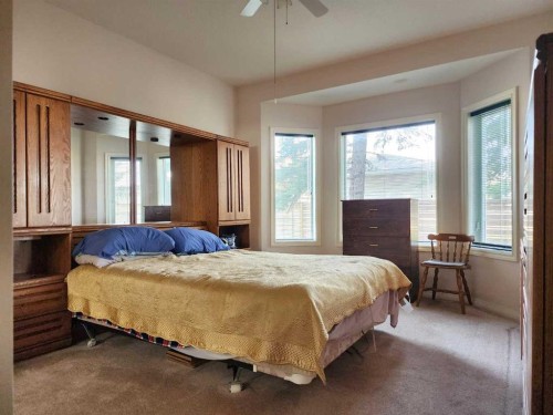 102-6 Skyline Crescent, Claresholm, AB - Indoor Photo Showing Bedroom