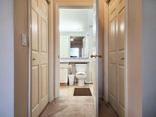 102-6 Skyline Crescent, Claresholm, AB - Indoor Photo Showing Bathroom