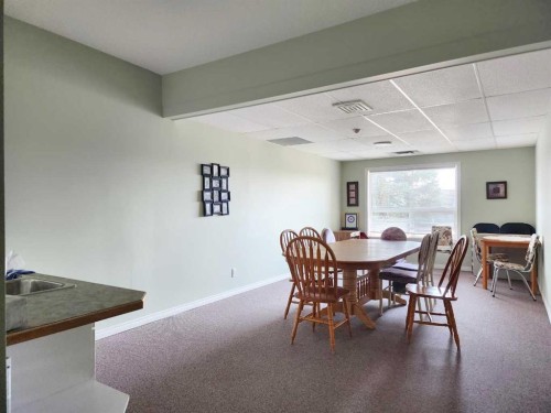 102-6 Skyline Crescent, Claresholm, AB - Indoor Photo Showing Dining Room
