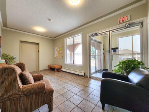 102-6 Skyline Crescent, Claresholm, AB - Indoor
