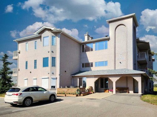 102-6 Skyline Crescent, Claresholm, AB - Outdoor