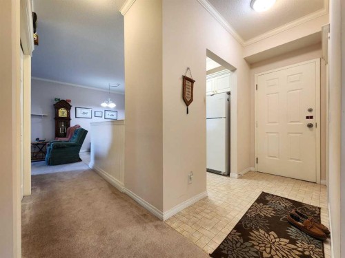 102-6 Skyline Crescent, Claresholm, AB - Indoor Photo Showing Other Room