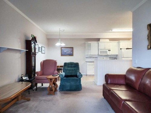 102-6 Skyline Crescent, Claresholm, AB - Indoor Photo Showing Living Room