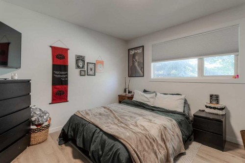 830 9 Street North, Lethbridge, AB - Indoor Photo Showing Bedroom