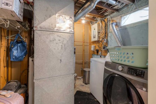 830 9 Street North, Lethbridge, AB - Indoor Photo Showing Laundry Room
