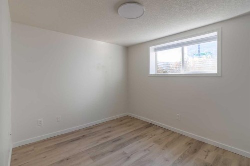 830 9 Street North, Lethbridge, AB - Indoor Photo Showing Other Room
