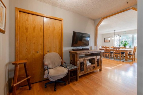 63009 Rr 210, Raymond, AB - Indoor