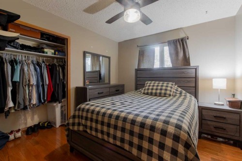 63009 Rr 210, Raymond, AB - Indoor Photo Showing Bedroom