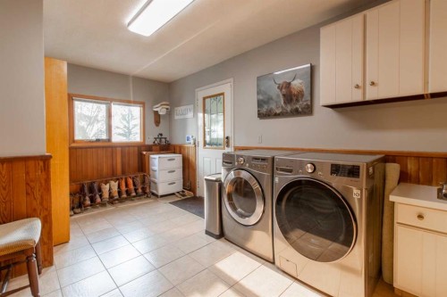 63009 Rr 210, Raymond, AB - Indoor Photo Showing Bathroom