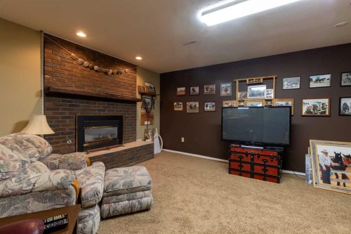 63009 Rr 210, Raymond, AB - Indoor Photo Showing Laundry Room
