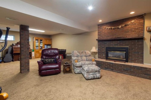 63009 Rr 210, Raymond, AB - Indoor Photo Showing Other Room