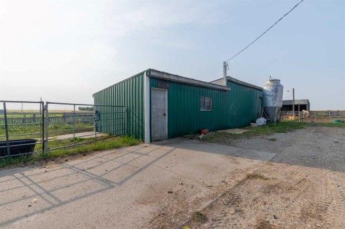 63009 Rr 210, Raymond, AB - Indoor Photo Showing Garage