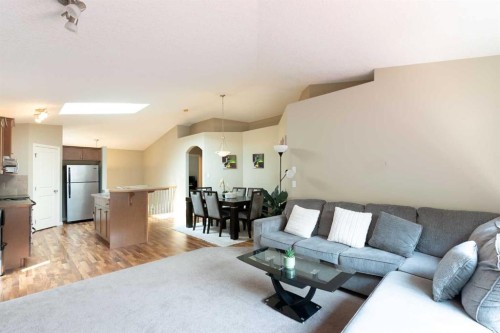 27 Fairmont Road South, Lethbridge, AB - Indoor Photo Showing Other Room