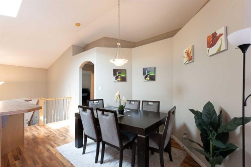 27 Fairmont Road South, Lethbridge, AB - Indoor Photo Showing Dining Room