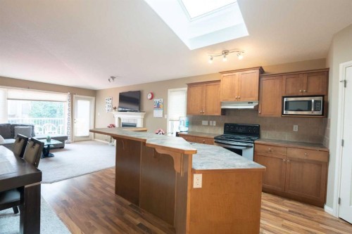 27 Fairmont Road South, Lethbridge, AB - Indoor Photo Showing Kitchen With Double Sink