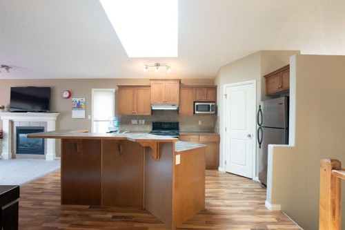 27 Fairmont Road South, Lethbridge, AB - Indoor Photo Showing Kitchen