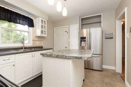 1124 28A Street South, Lethbridge, AB - Indoor Photo Showing Kitchen With Double Sink